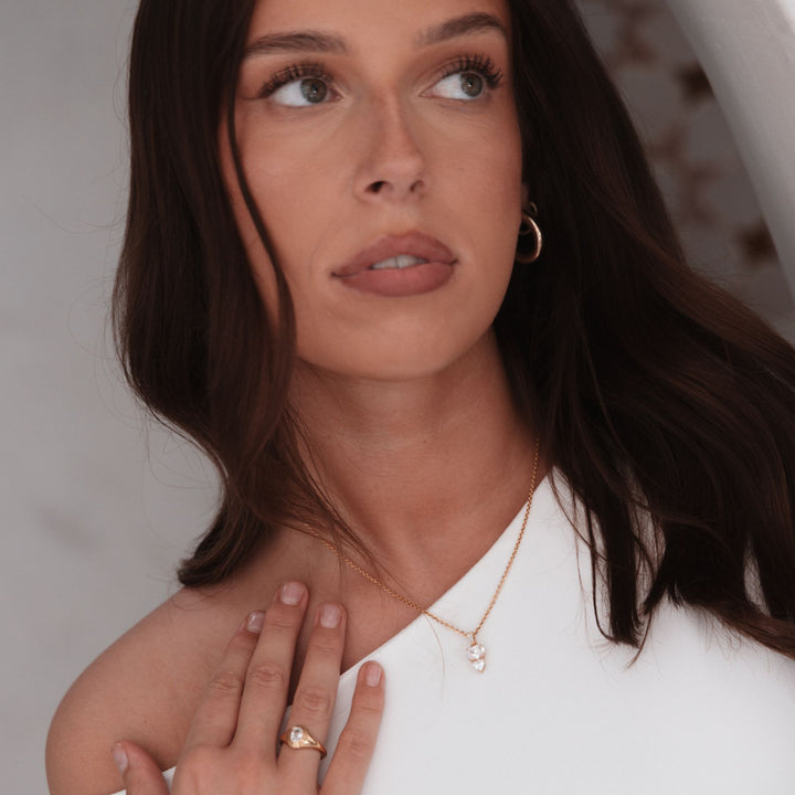Model wearing THOMAS SABO yellow gold jewellery