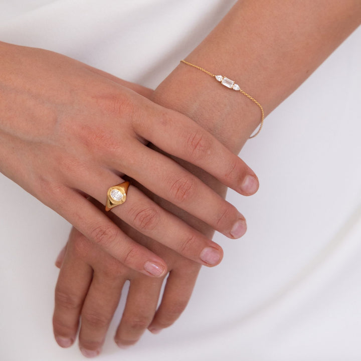Ring with Oval White Zirconia Stone Gold