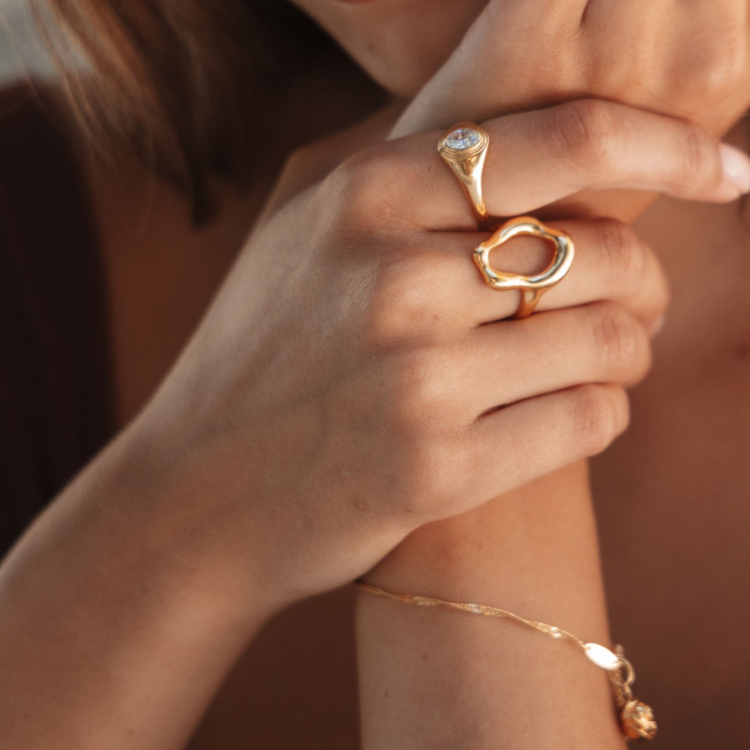 Model wearing THOMAS SABO bracelet and rings