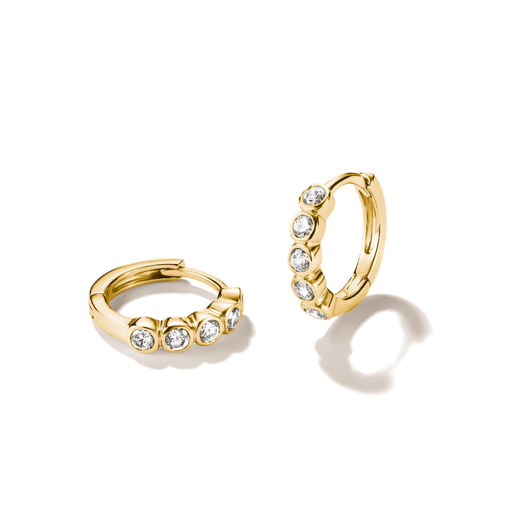 Hoop earrings with zirconia