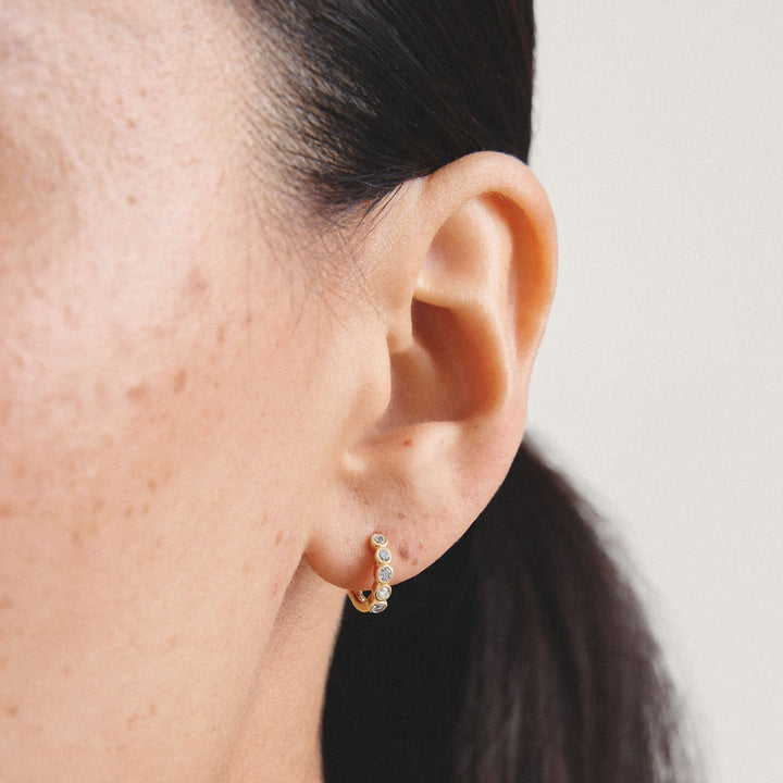 Hoop earrings with zirconia