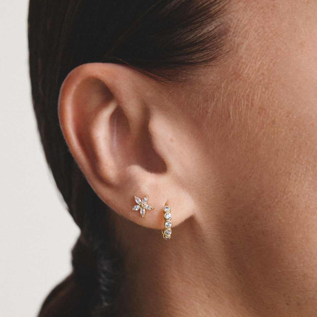 Hoop earrings with zirconia