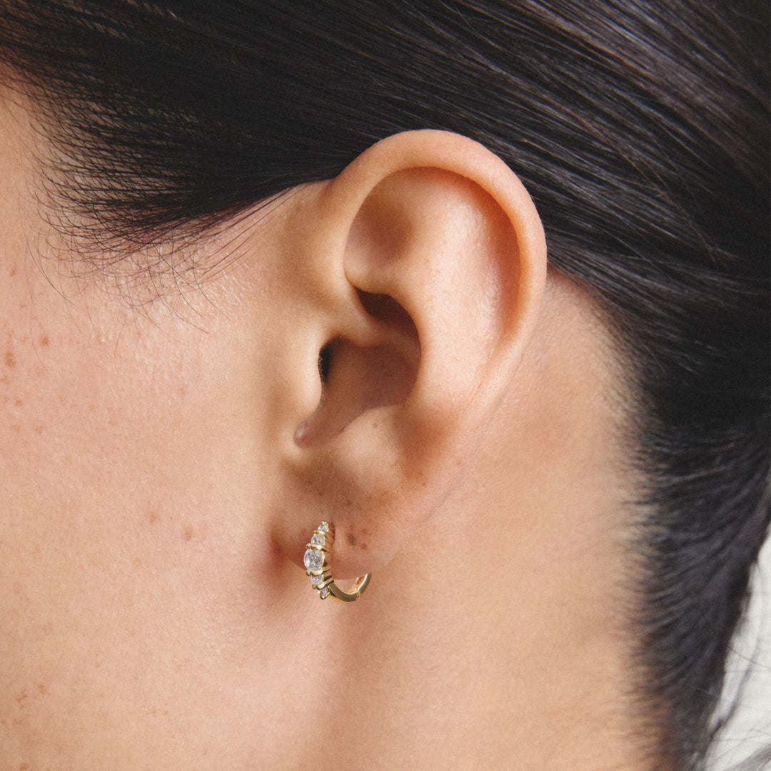 Hoop earrings with zirconia