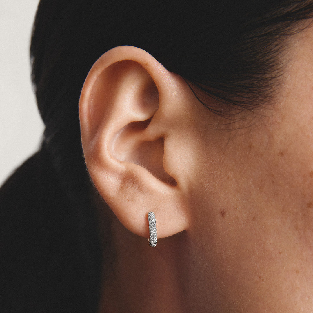 Hoop earrings with zirconia