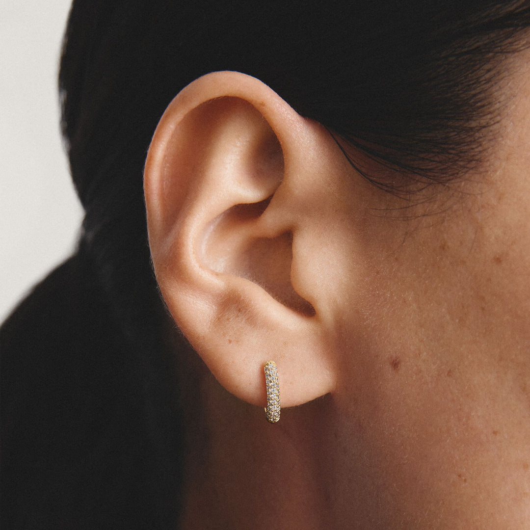 Hoop earrings with zirconia