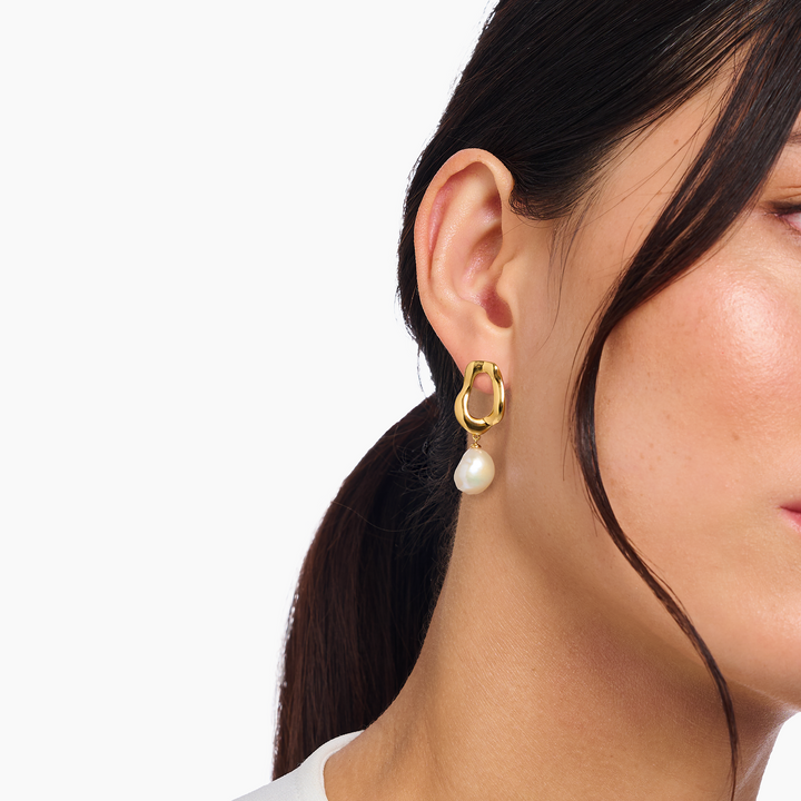 Stud Earrings with Freshwater Pearls in Gold