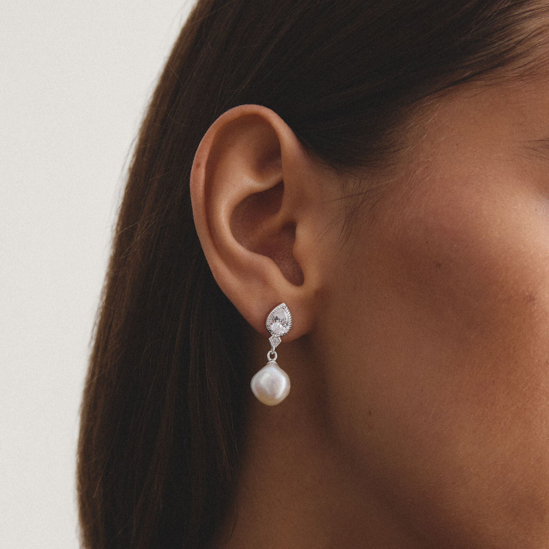 Earrings pearl with zirconia in teardrop shape | THOMAS SABO Australia