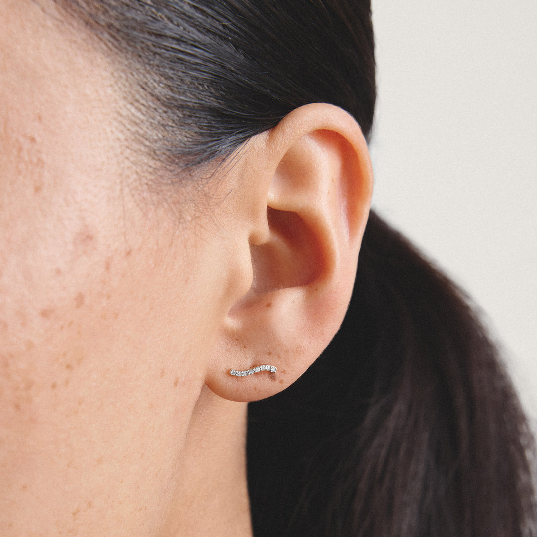 Stud earrings with zirconia