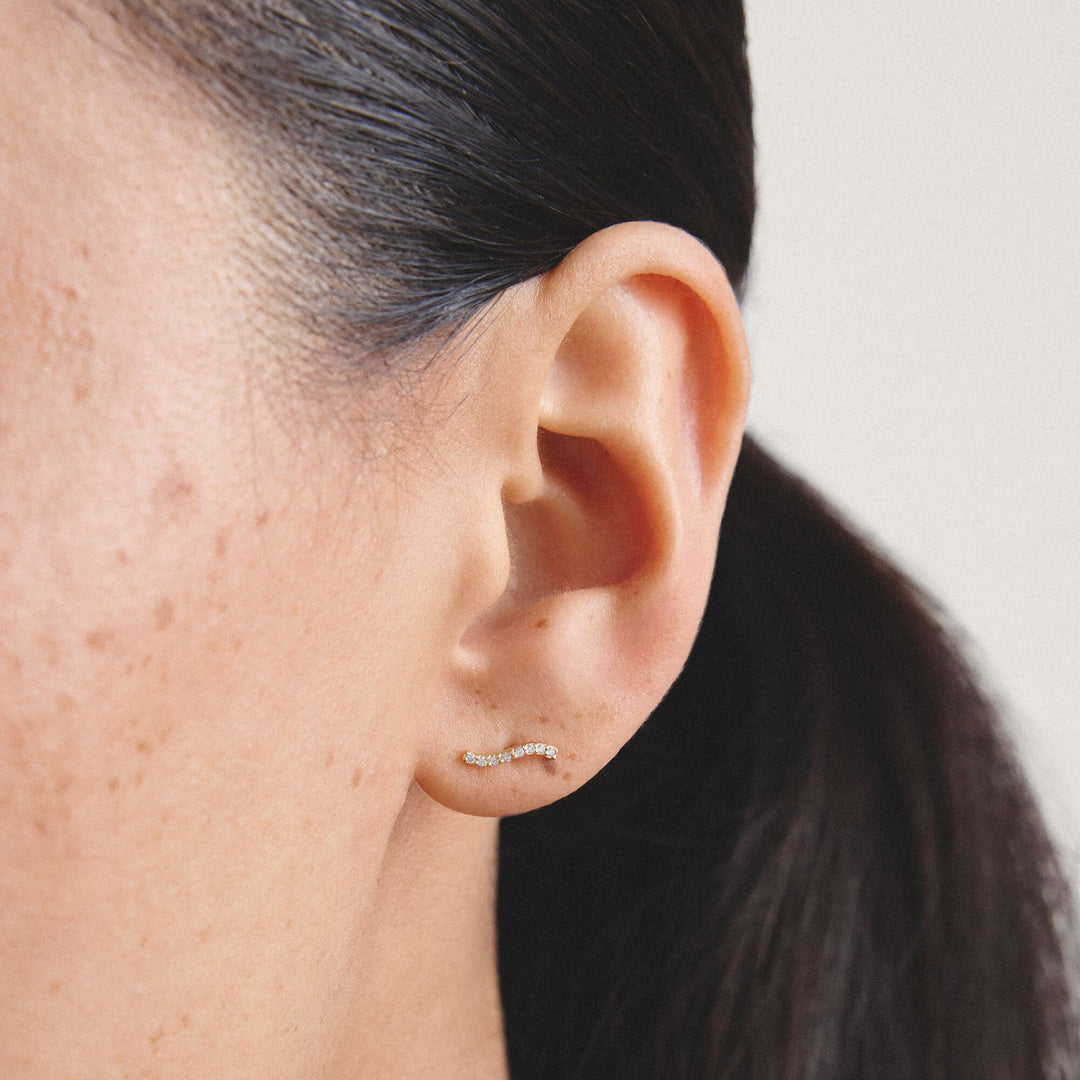 Stud earrings with zirconia