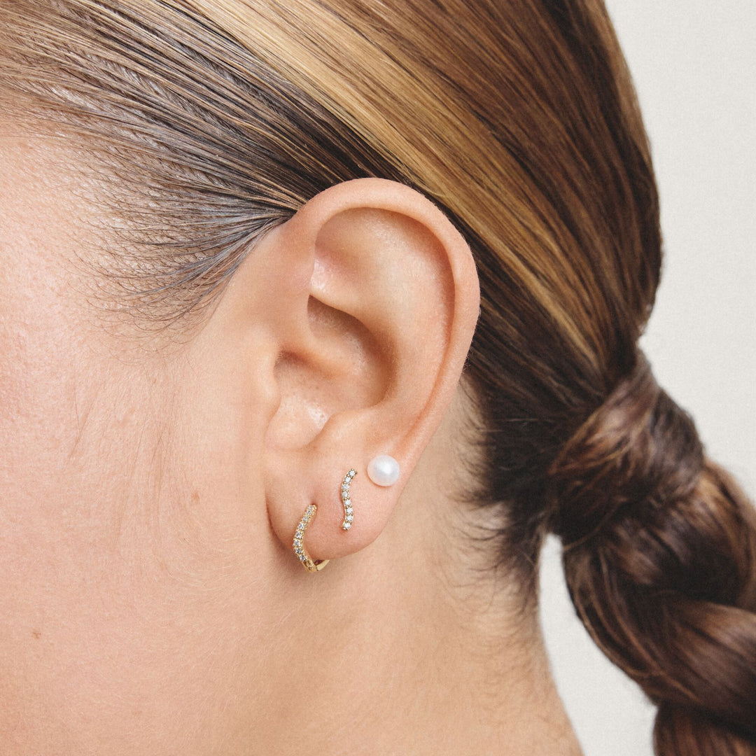 Stud earrings with zirconia