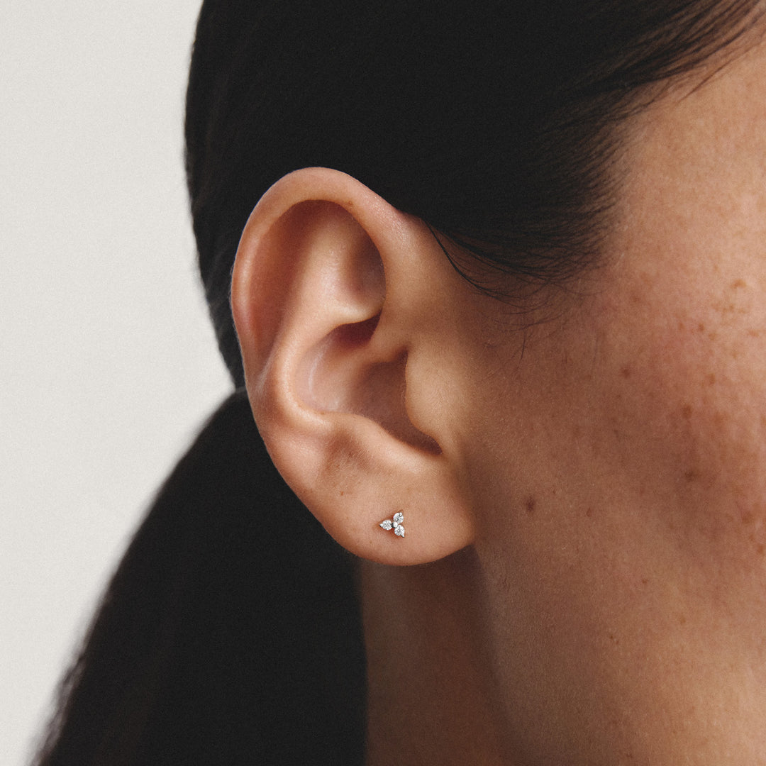 Stud earrings with zirconia