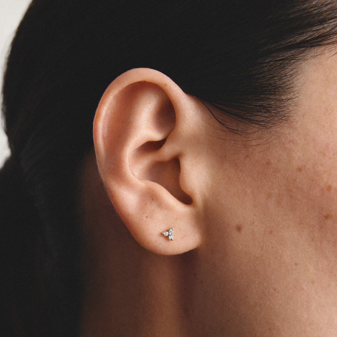 Stud earrings with zirconia