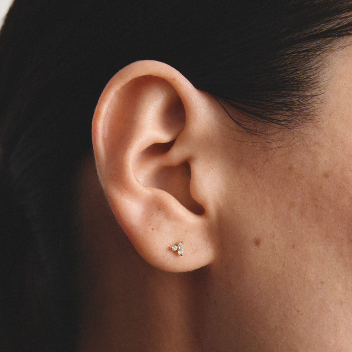 Stud earrings with zirconia