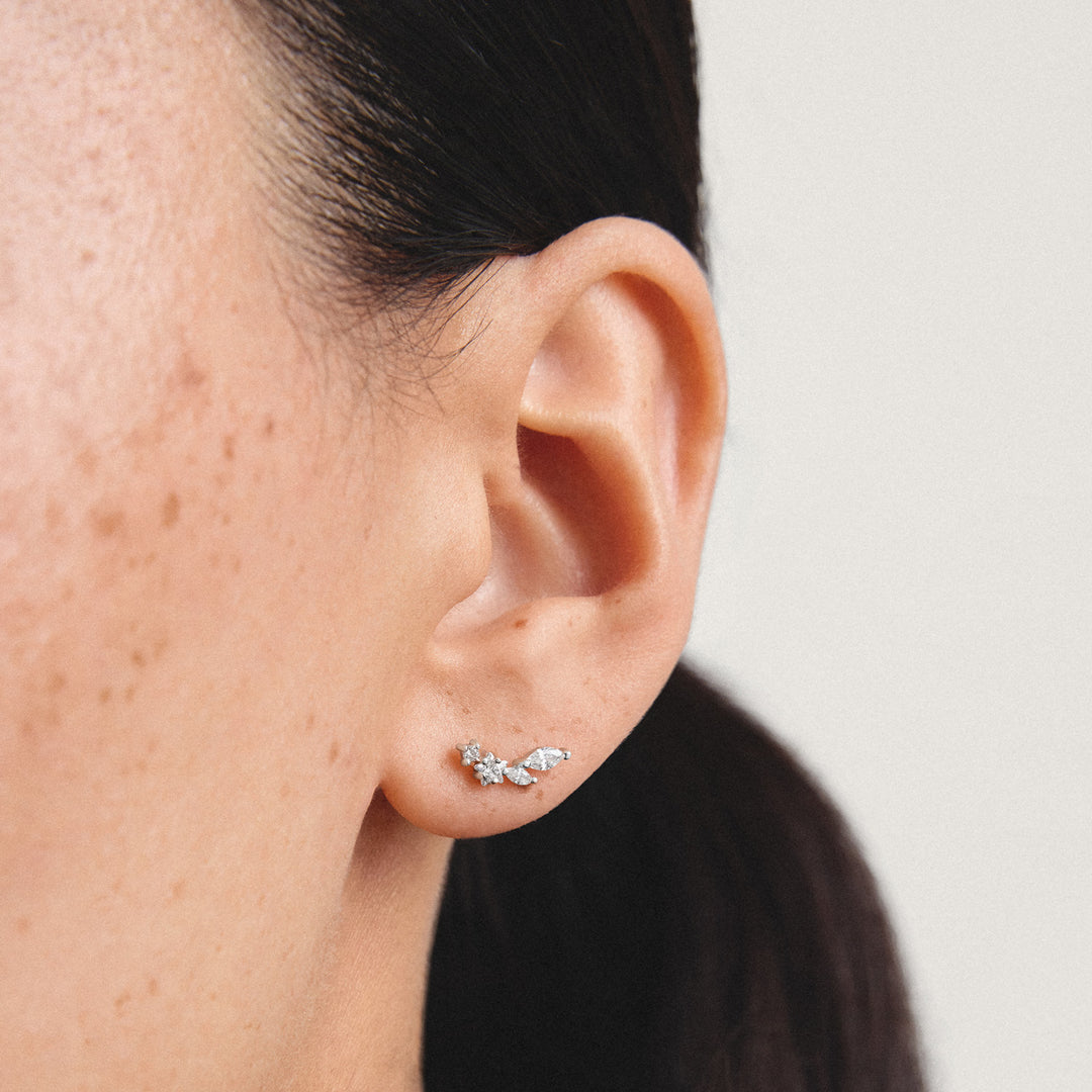 Stud earrings with zirconia