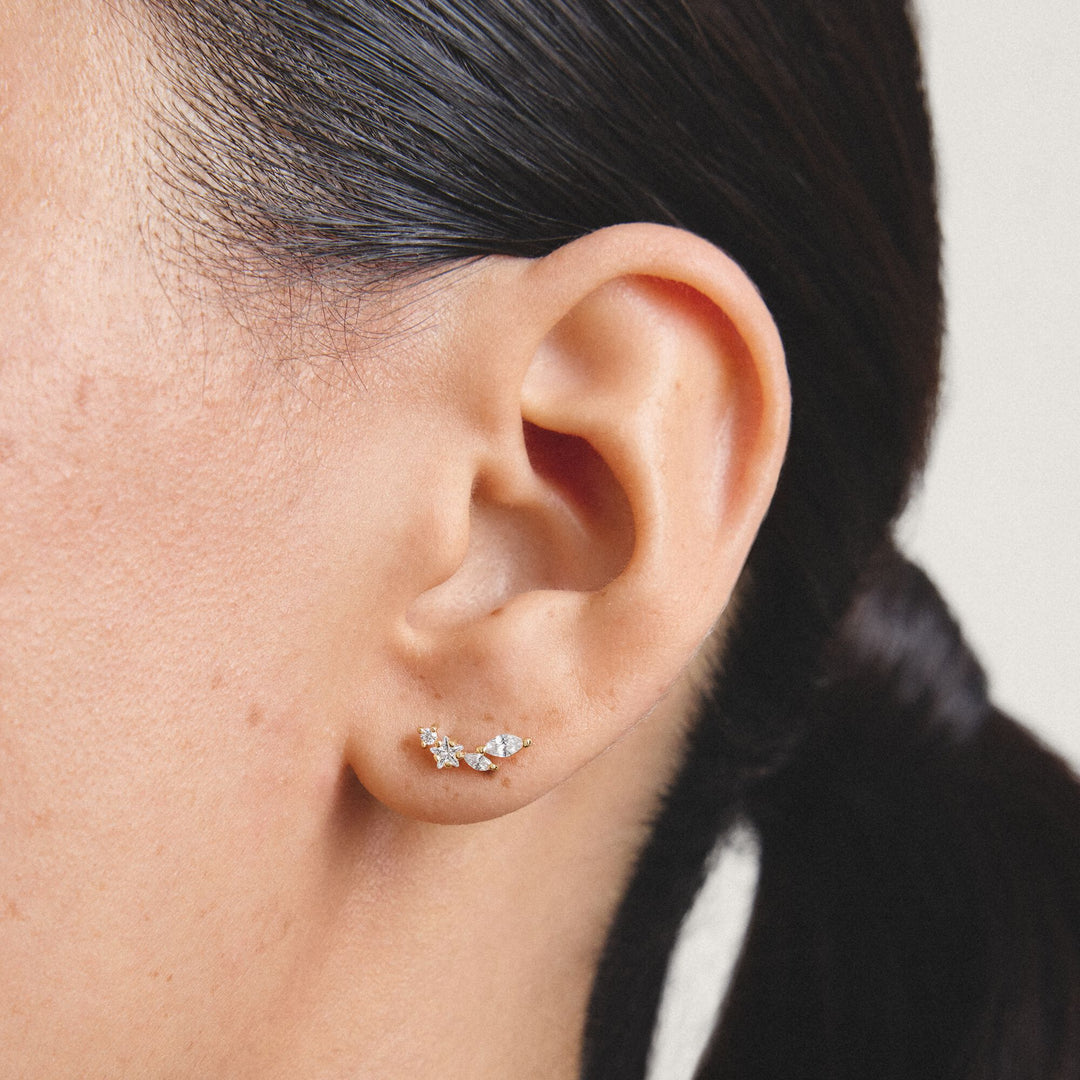 Stud earrings with zirconia