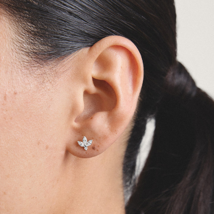Stud earrings flower with zirconia in teardrop shape