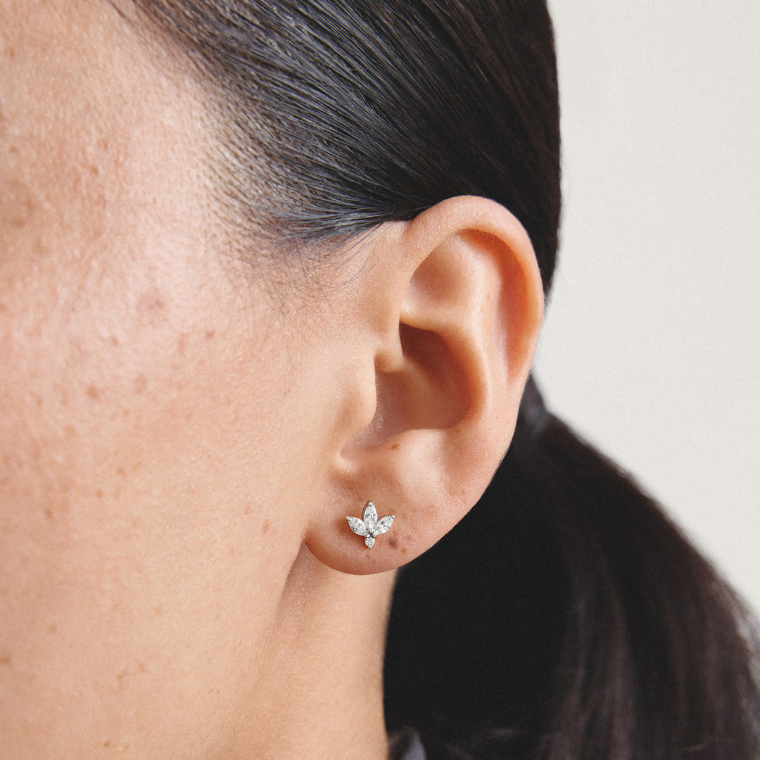 Stud earrings flower with zirconia in teardrop shape