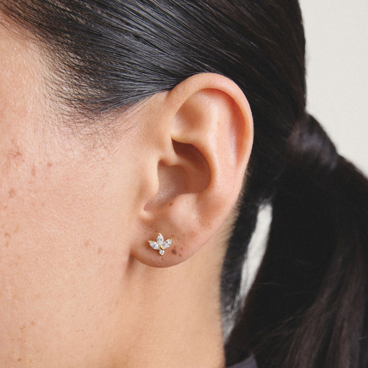 Stud earrings flower with zirconia in teardrop shape