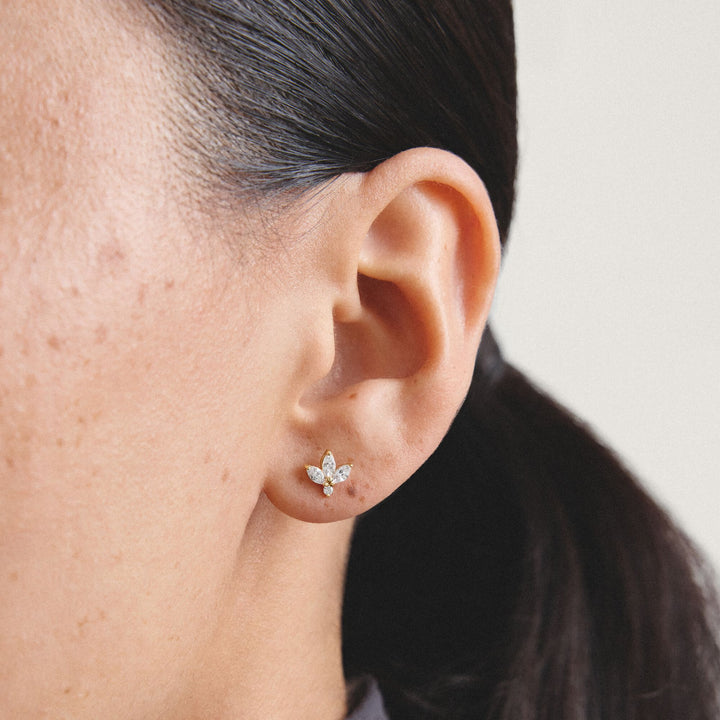 Stud earrings flower with zirconia in teardrop shape
