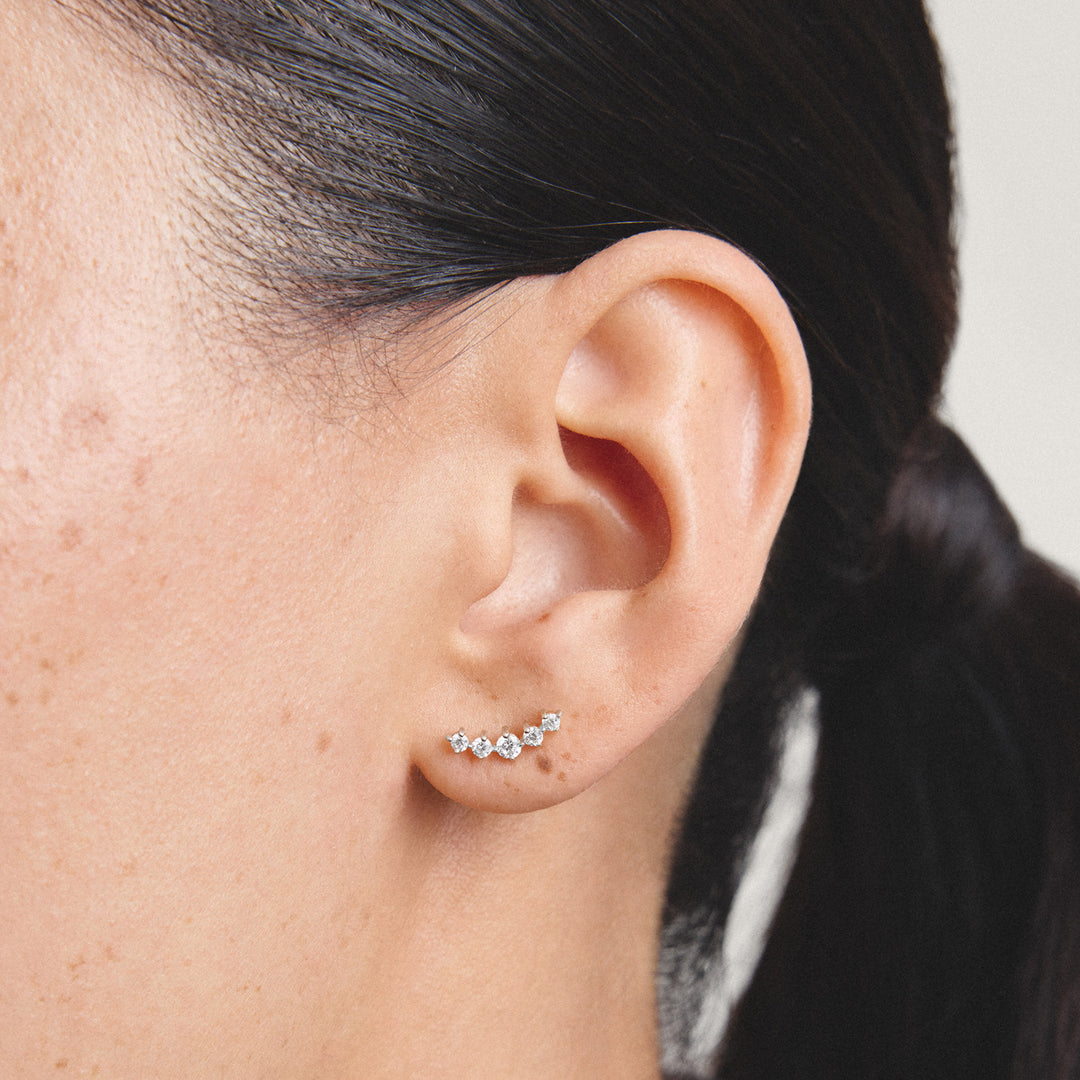 Stud earrings with zirconia
