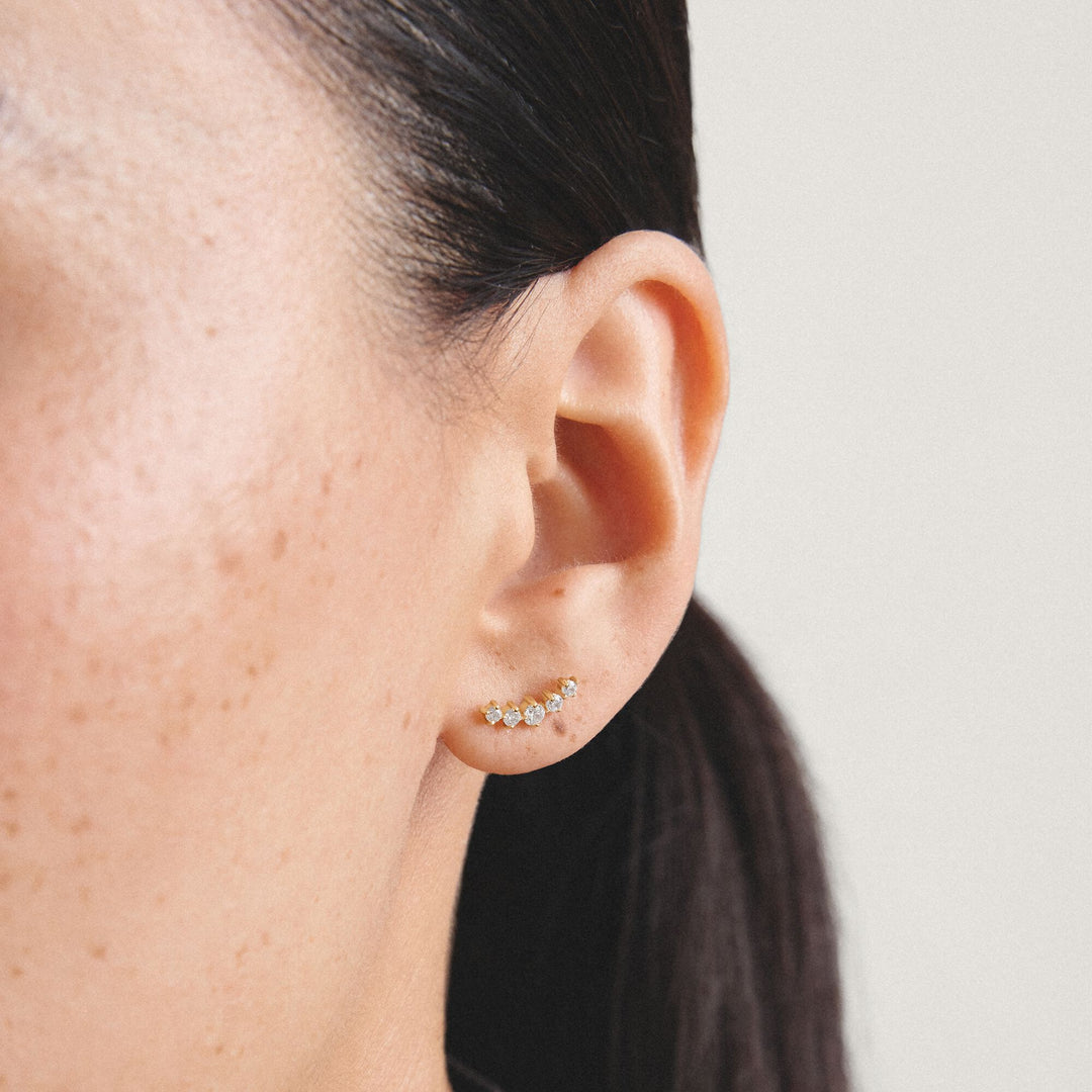 Stud earrings with zirconia