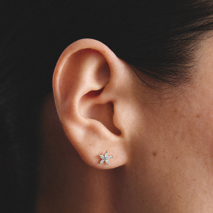 Stud earrings flower with zirconia