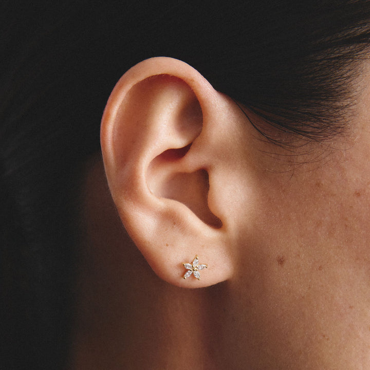 Stud earrings flower with zirconia