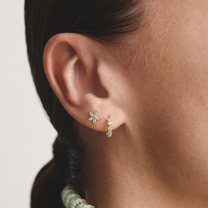 Stud earrings flower with zirconia