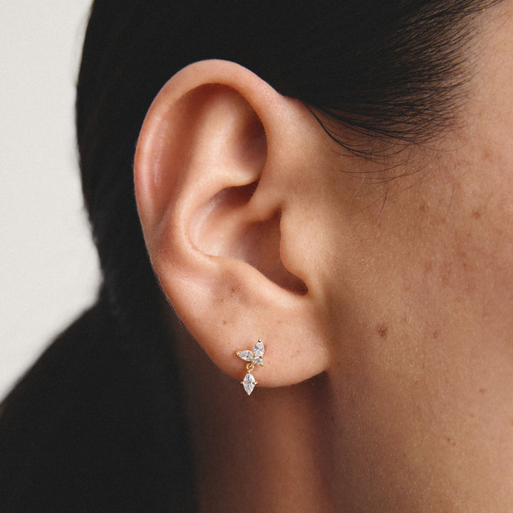 Stud earrings with zirconia