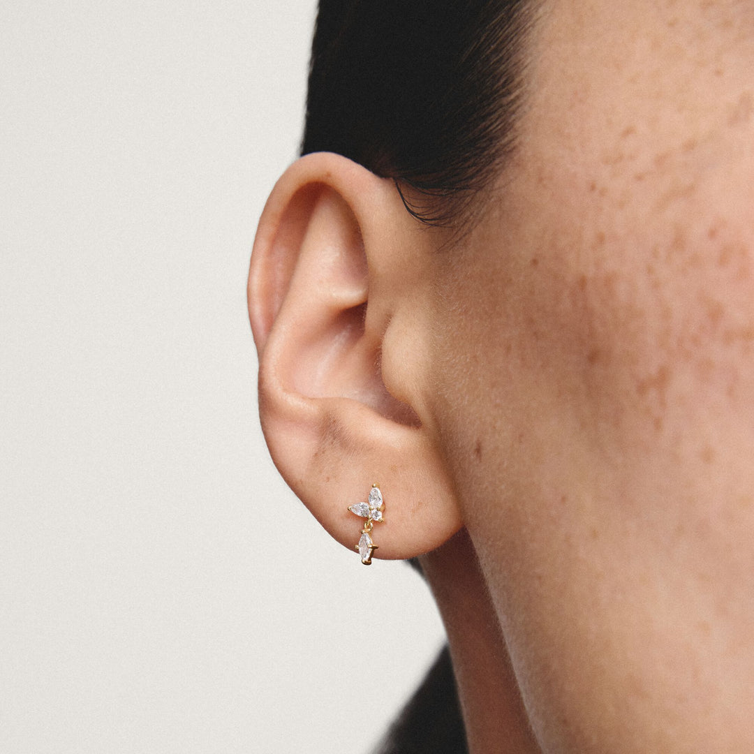 Stud earrings with zirconia