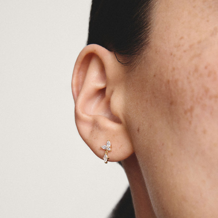 Stud earrings with zirconia