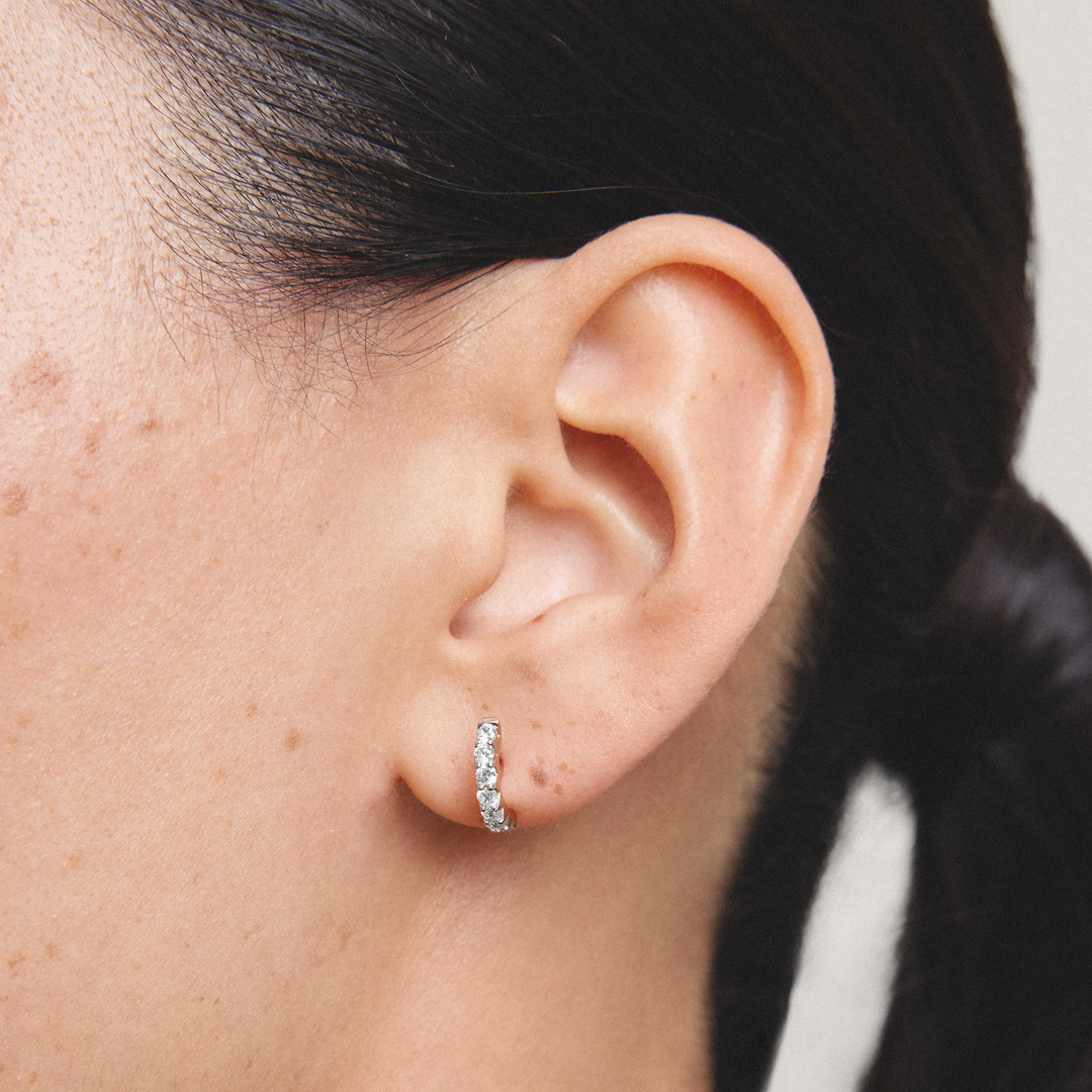 Stud earrings with zirconia