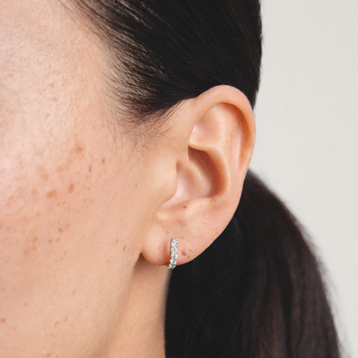 Stud earrings with zirconia