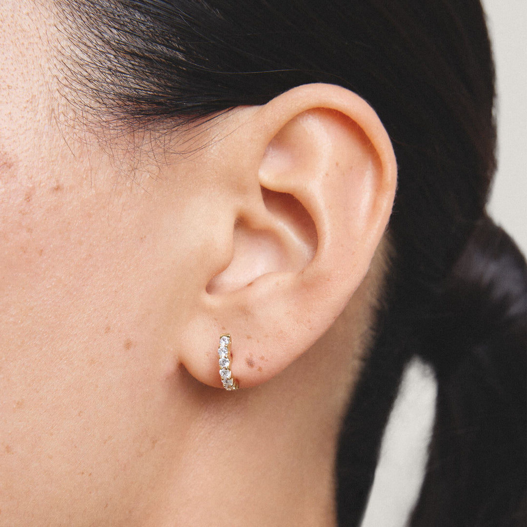 Stud earrings with zirconia