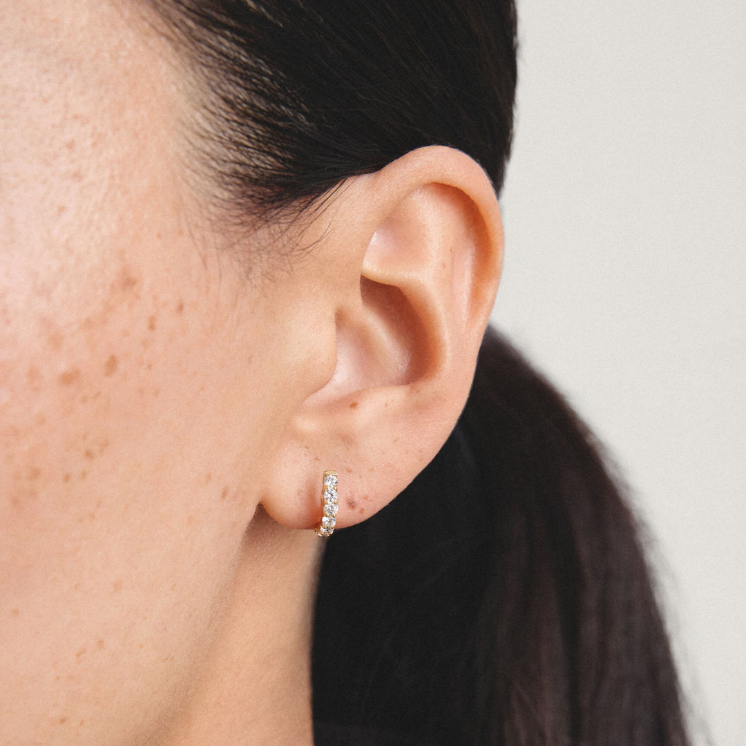 Stud earrings with zirconia