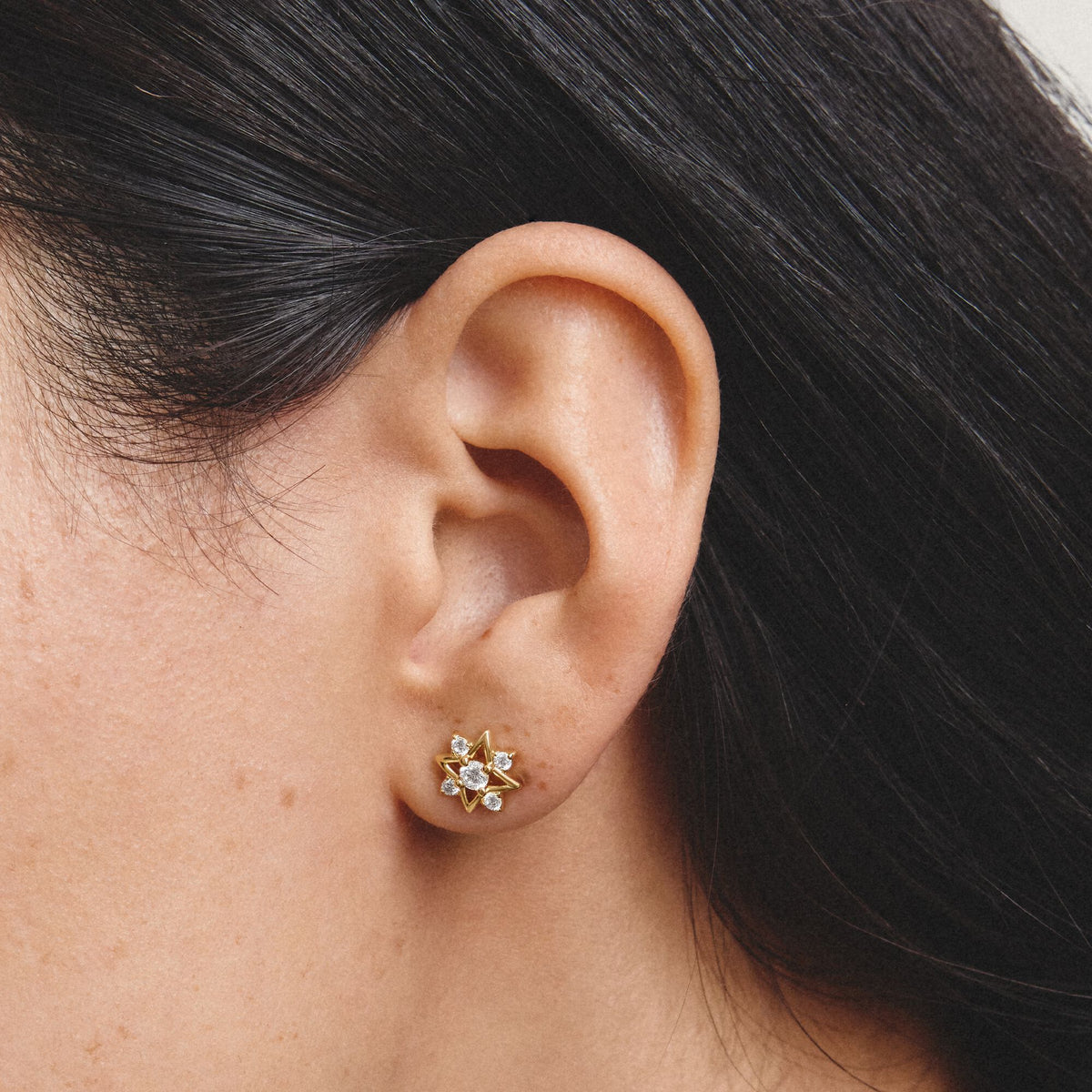 Stud earrings star with zirconia