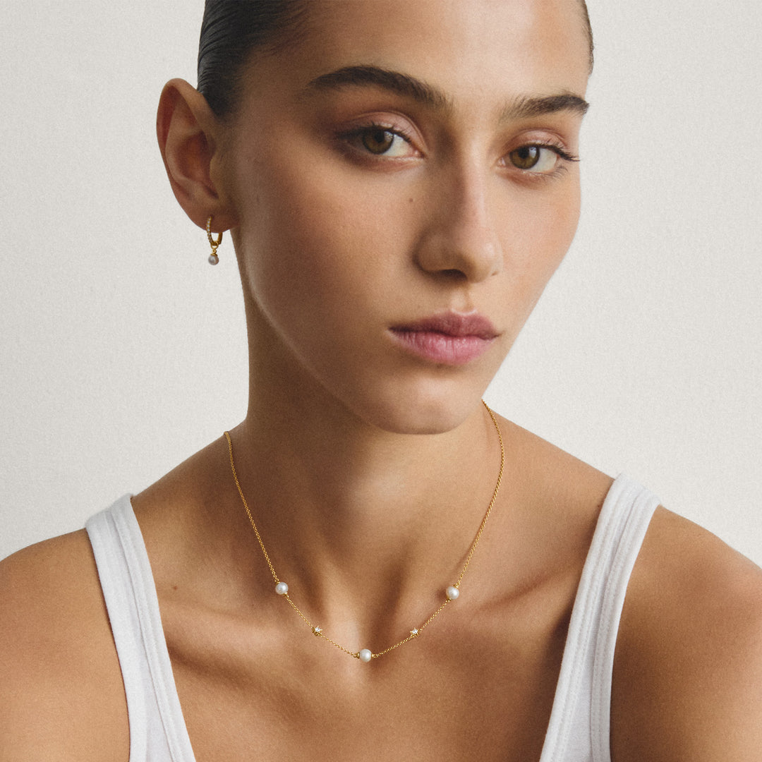 Chain with pearls and zirconia