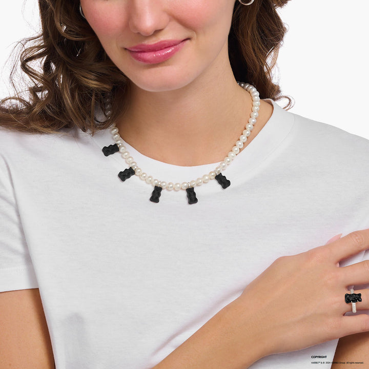 Pearl necklace with black goldbears
