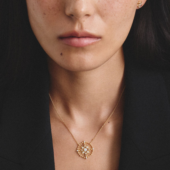 Necklace with zirconia