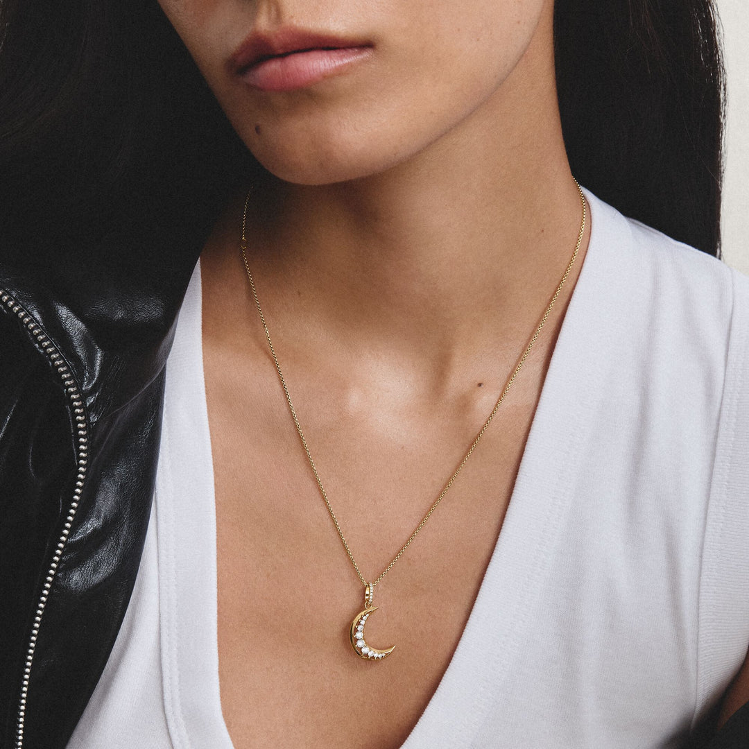 Pendant moon with zirconia