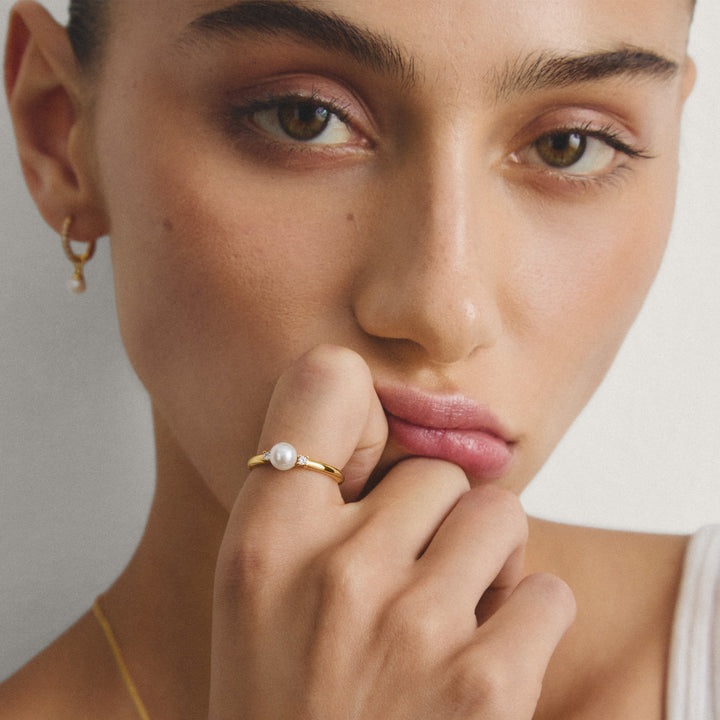 Ring pearl with zirconia