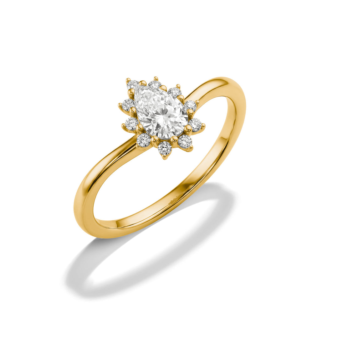 Ring with zirconia in teardrop shape