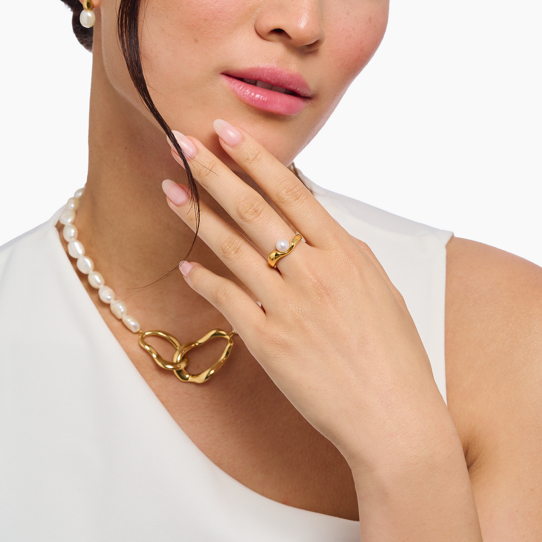 Wavy Ring with Freshwater Pearl in Gold