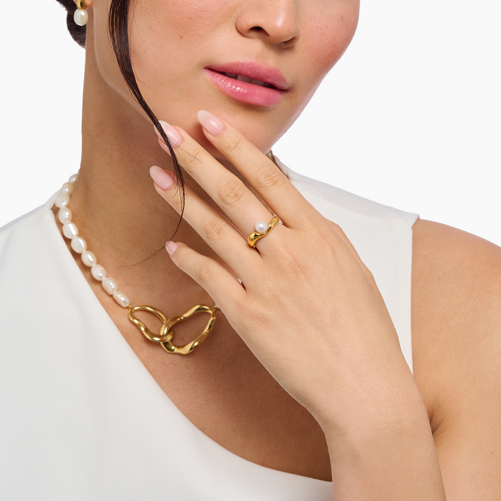 Wavy Ring with Freshwater Pearl in Gold