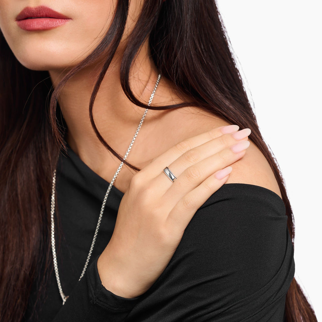 Narrow line ring silver
