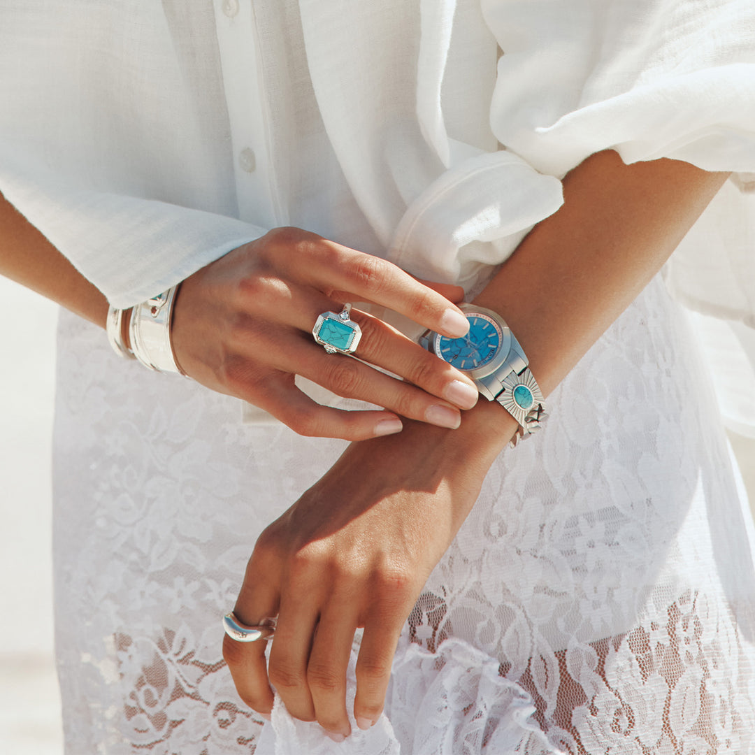 Model wearing THOMAS SABO jewellery and watch featuring turquoise