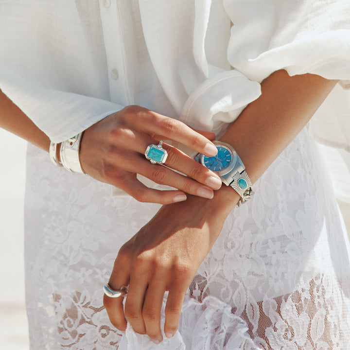 Model wearing THOMAS SABO jewellery and watch featuring turquoise